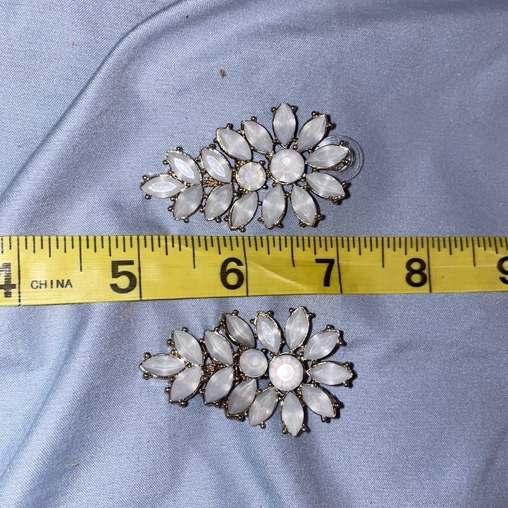 Bridal flower petal earrings - Picture 1 of 1